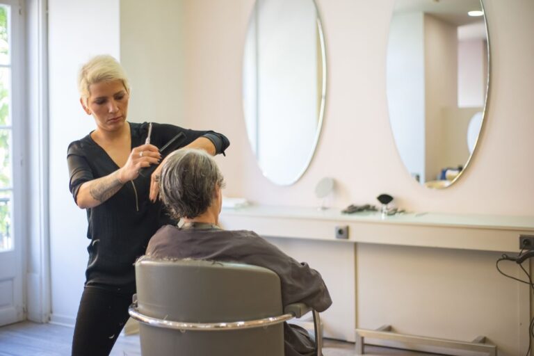 Frais de représentation coiffeur : règles fiscales, déductibilité et conseils pratiques