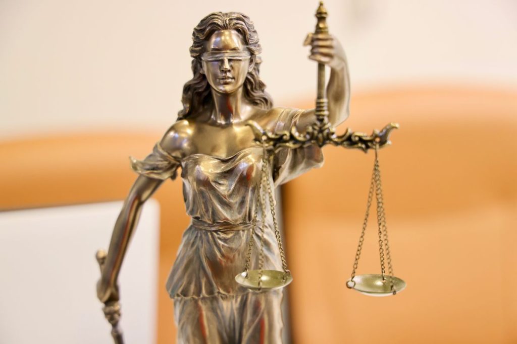 Statuts SAS : modèle commenté et clauses essentielles